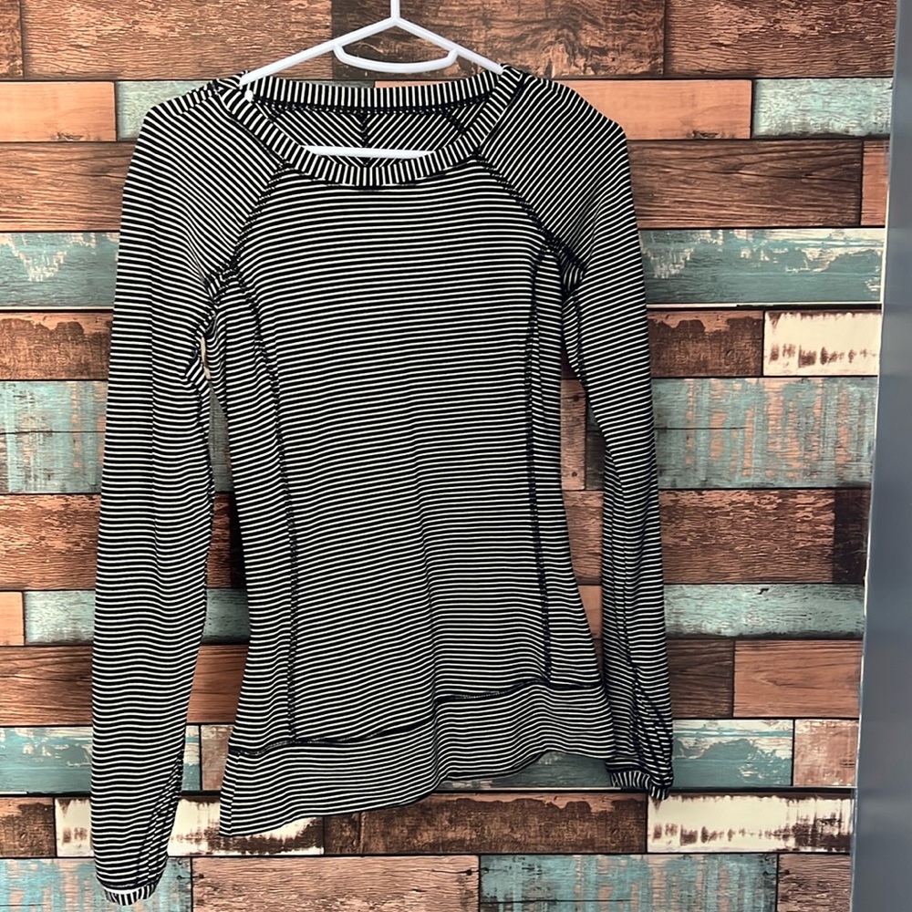 Women’s black and white striped fitted Lululemon medium running shirt